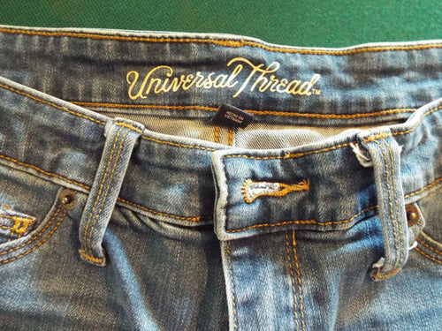 Universal Thread Size 2 Woman's Jeans Previously worn good value.