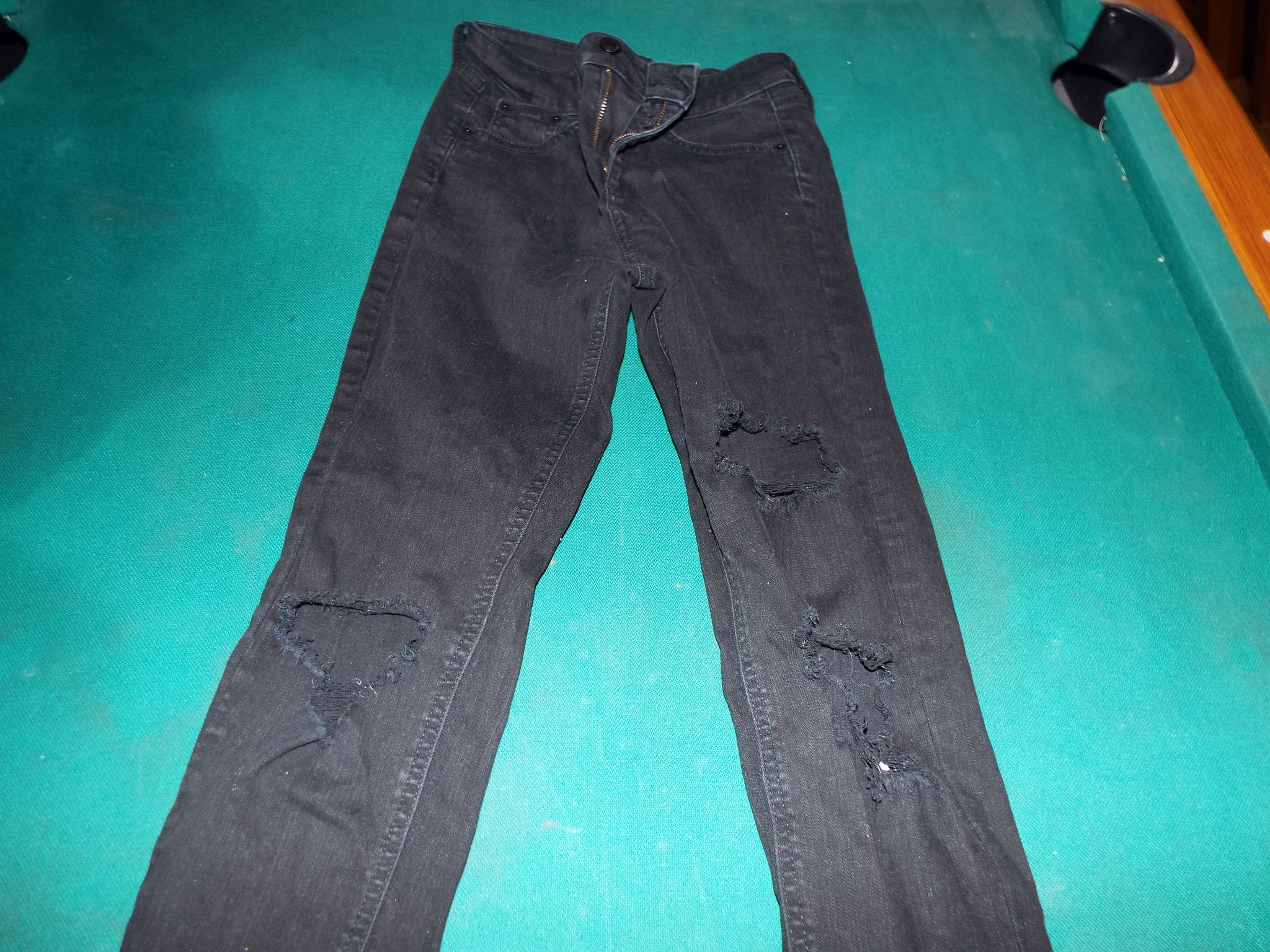 Wild Fable Woman's Ripped Style Jeans Size 00. Previously worn good va –  Sierra Publishing & Booksellers