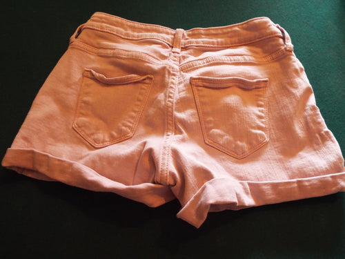 Universal Thread Shorts Size 0. Pink. May run a bit small due to washings.