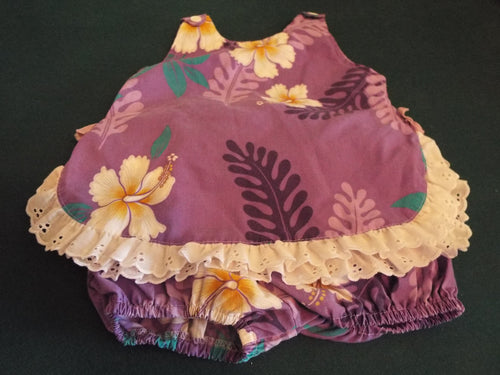 Baby Hawaiian dress 3m. Previously worn and in good condition.